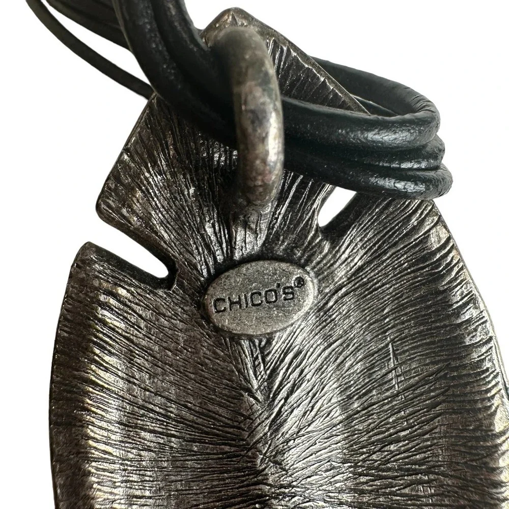 Chico’s Enamel Leaf Choker Lagenlook Necklace Adjustable Green Black Cord Womens